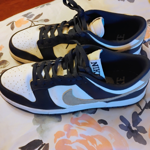 Nike Men's Blue and White Sneakers - Picture 4 of 6